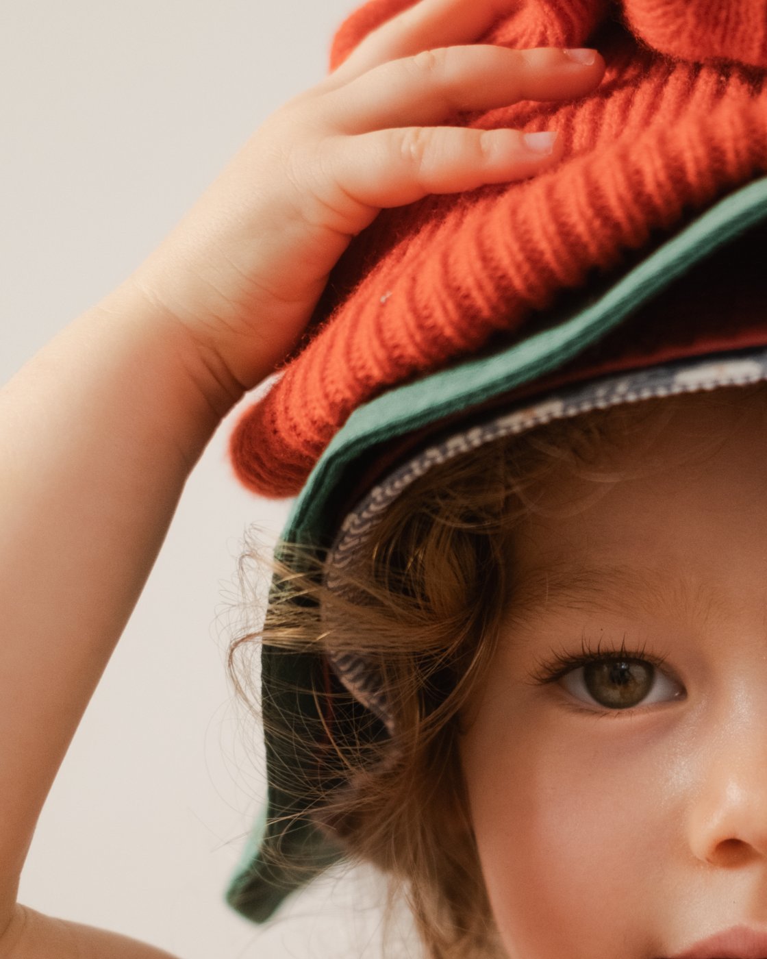 Child in an orange knitted hat